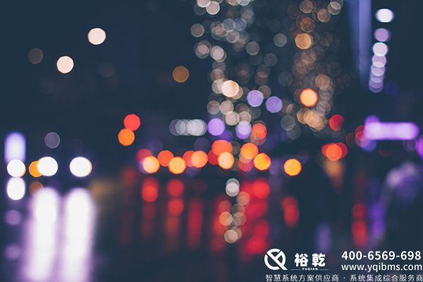 Bokeh effect from street lights at night.jpg